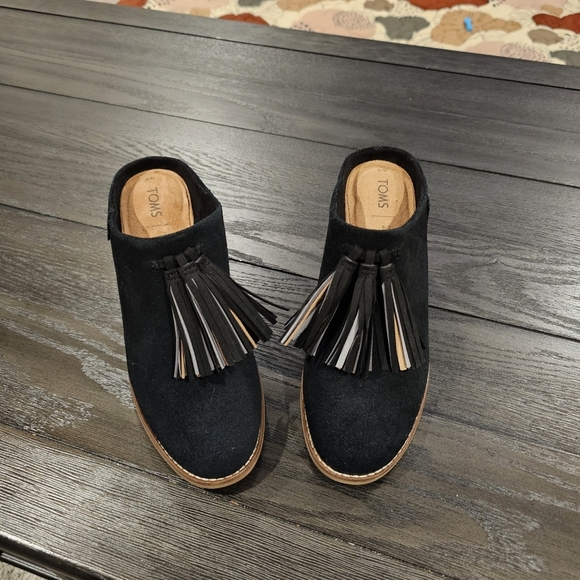 Tom's Leila Tassel Mules - Picture 3 of 7